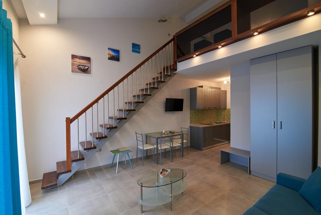 Grey House Apartments Nikiti  Quarto foto